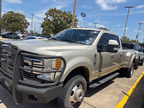Used 2017 Ford F350 Lariat w/ Lariat Value Package AWD/4WD image 5
