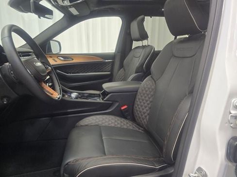 New 2025 Jeep Grand Cherokee Summit image 6