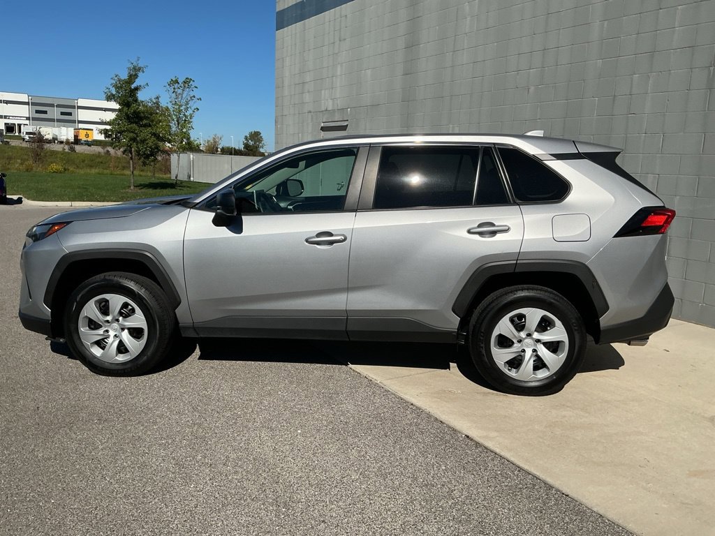 Used 2025 Toyota RAV4 LE AWD/4WD image 6