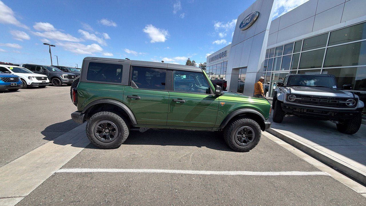 Certified 2023 Ford Bronco Badlands AWD/4WD image 3