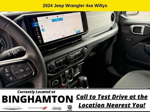 Used 2024 Jeep Wrangler Unlimited AWD/4WD image 12