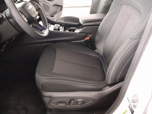 Used 2024 Jeep Grand Cherokee Laredo w/ Luxury Tech Group I image 11