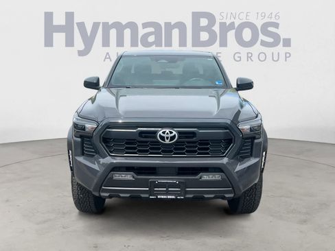 Used 2024 Toyota Tacoma TRD Off-Road AWD/4WD image 9