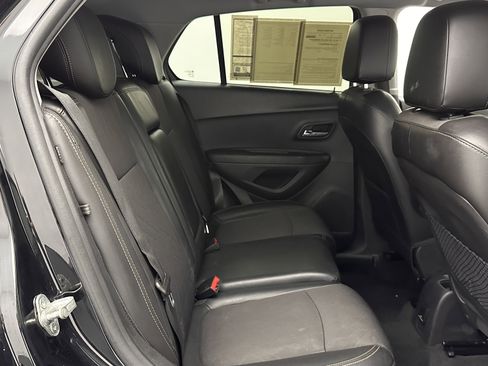 Used 2020 Chevrolet Trax LT w/ LT Convenience Package image 31
