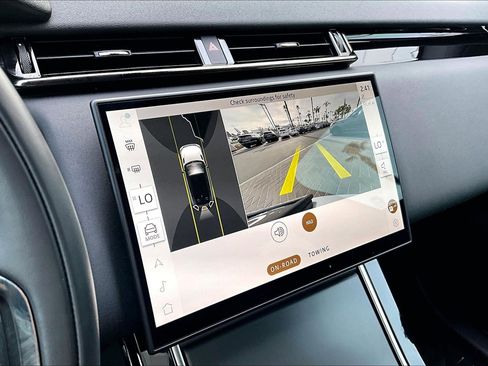 Used 2025 Land Rover Range Rover Velar Dynamic SE image 21