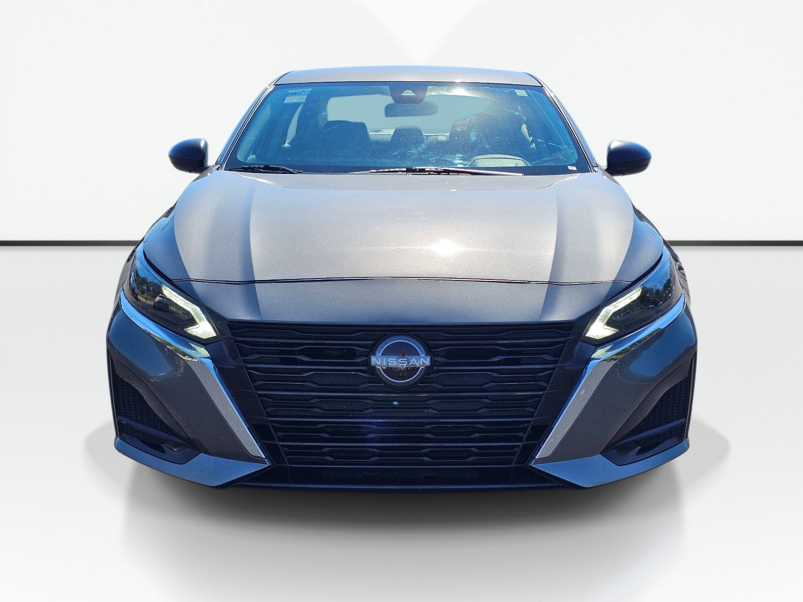 Used 2025 Nissan Altima 2.5 SV FWD image 2