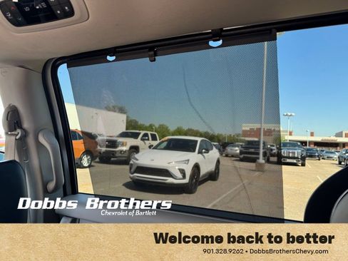 Used 2023 Chrysler Pacifica Touring-L FWD image 32