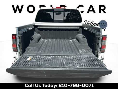 Used 2025 Nissan Frontier SL RWD image 9
