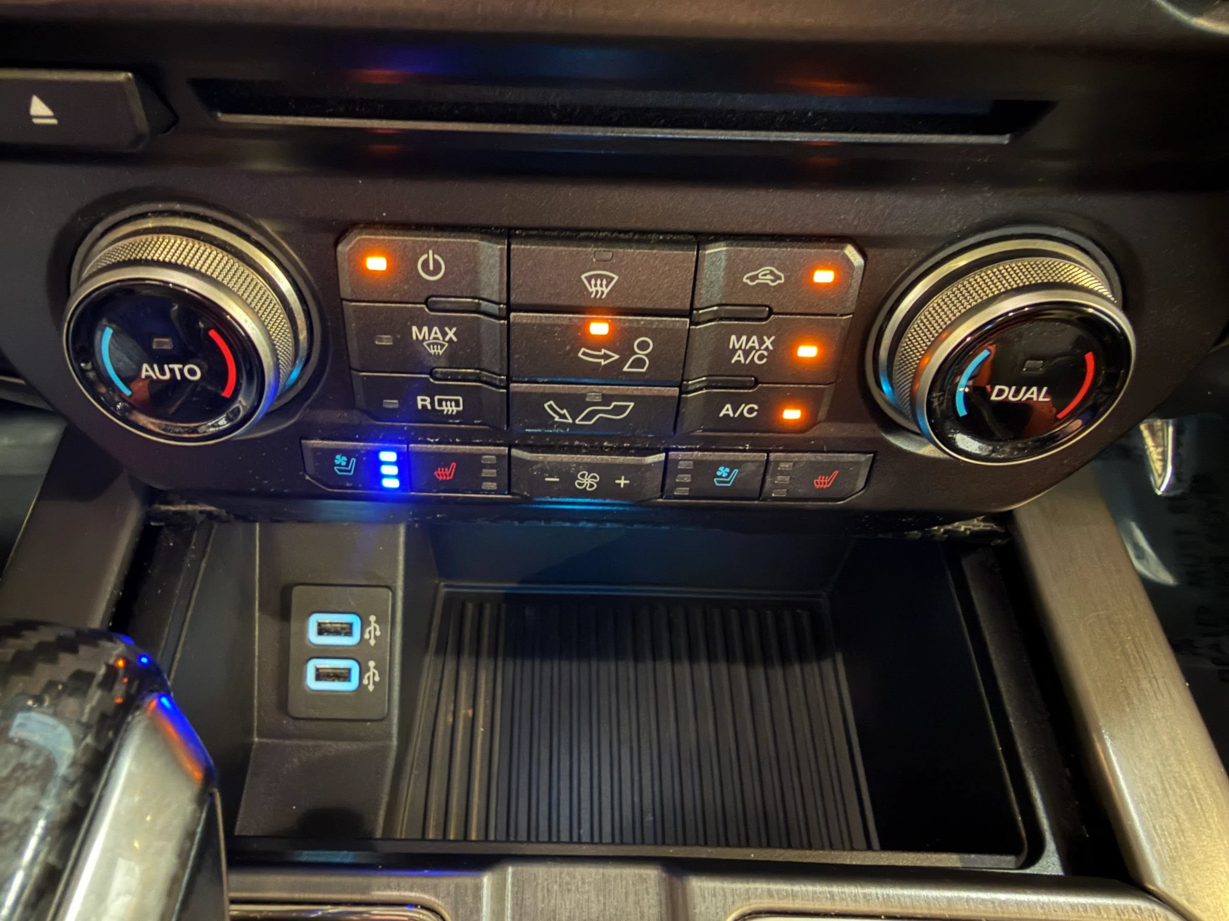 Used 2018 Ford F150 Raptor w/ Equipment Group 802A Luxury AWD/4WD image 27