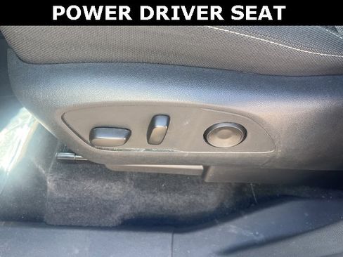 Used 2025 Chevrolet Traverse LT image 16