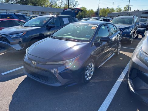 Used 2020 Toyota Corolla LE image 2