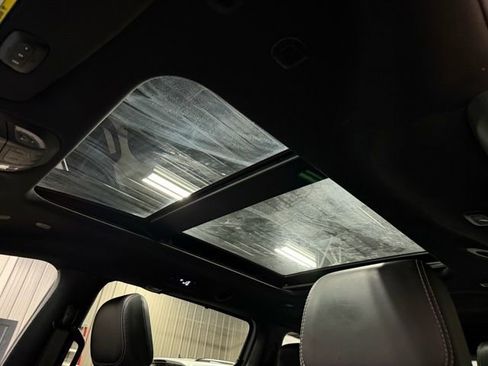 Used 2025 Chrysler Pacifica Limited FWD image 50