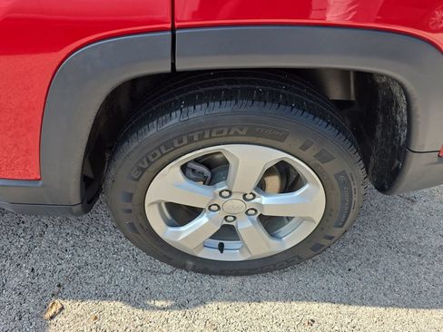 Used 2017 Jeep Compass Latitude FWD image 9