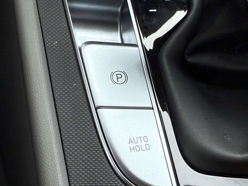 Used 2025 Hyundai Elantra Hybrid FWD image 23