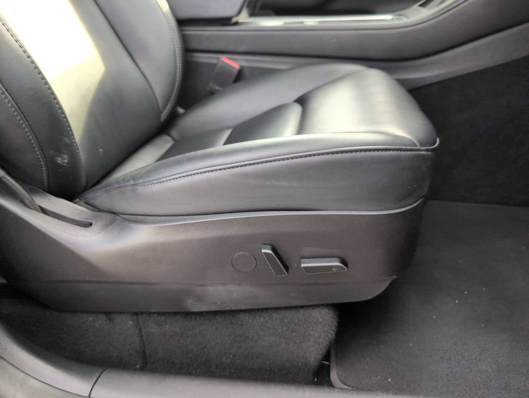 Used 2023 Tesla Model Y Performance AWD/4WD image 17