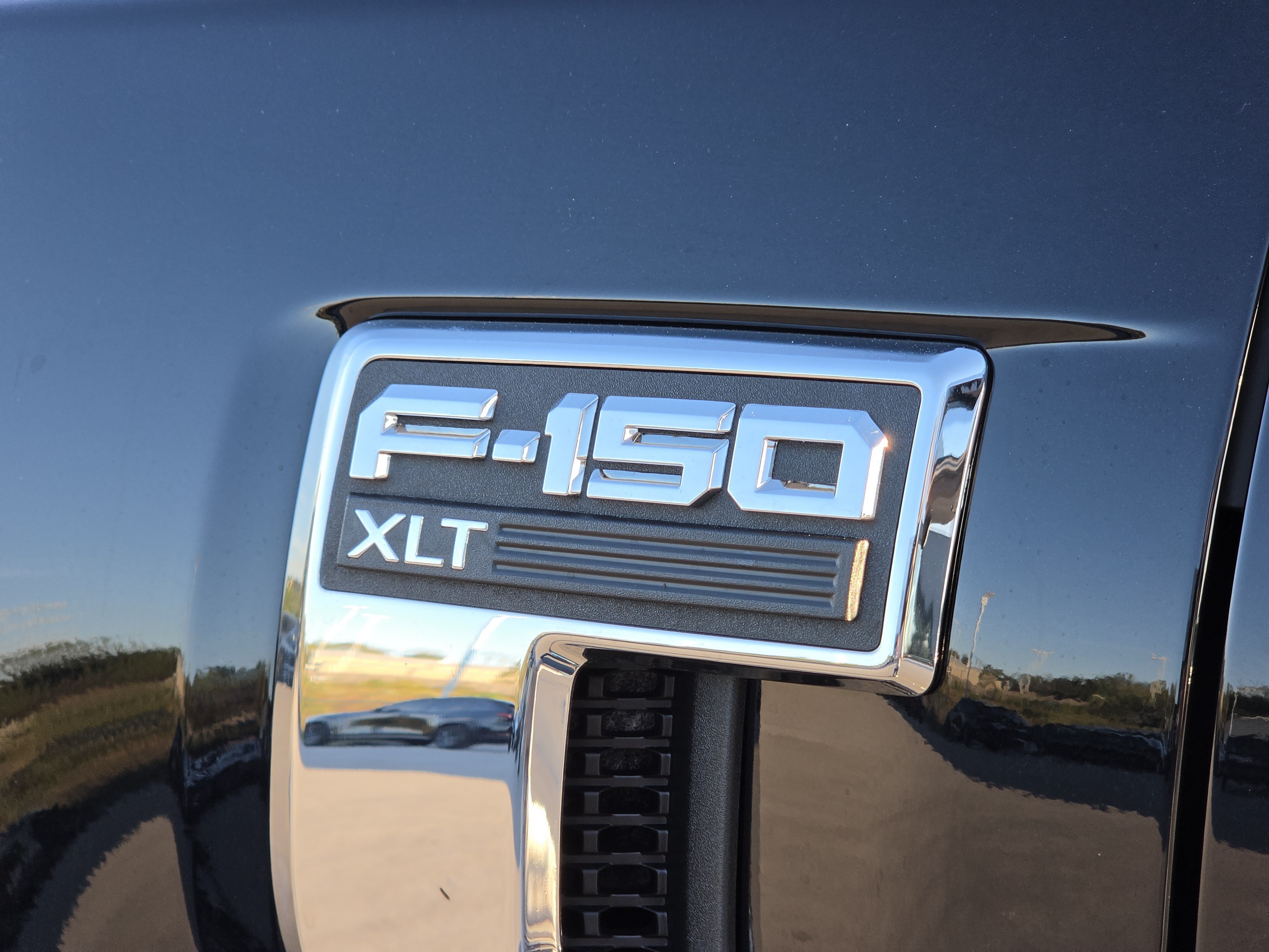 Used 2025 Ford F150 XLT w/ Equipment Group 302A MID RWD image 5