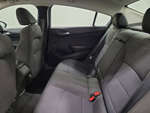 Used 2018 Chevrolet Cruze LT FWD image 18