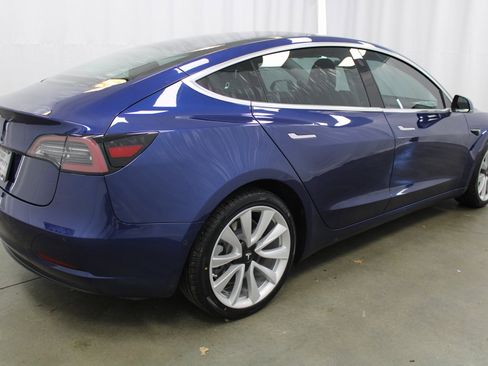 Used 2019 Tesla Model 3 Mid Range image 5
