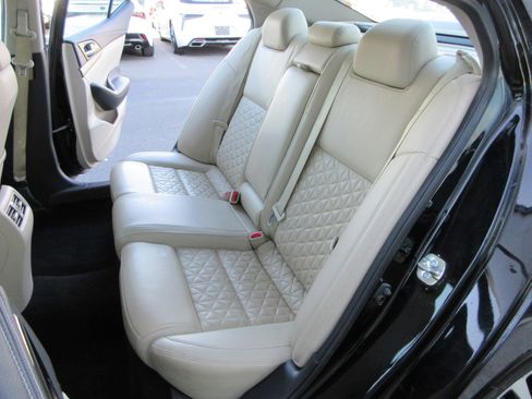 Used 2016 Nissan Maxima Platinum image 23