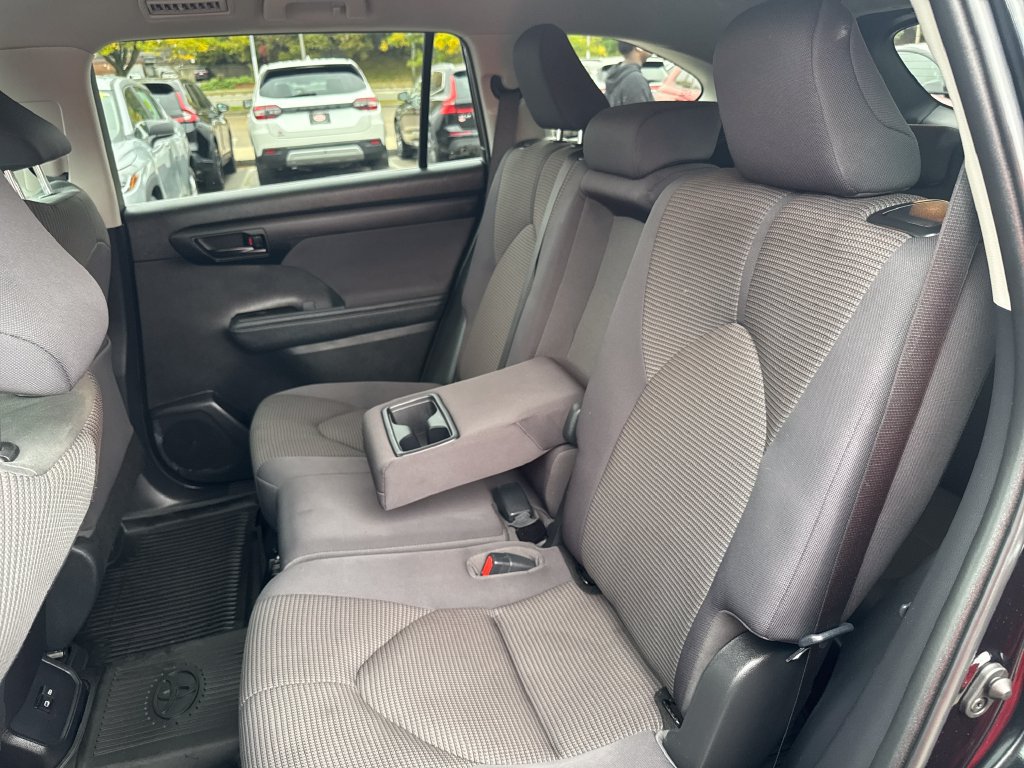 Used 2023 Toyota Highlander LE FWD image 38