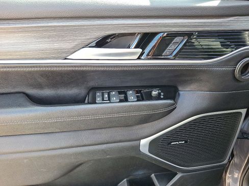 Used 2023 Jeep Wagoneer L Series II image 16