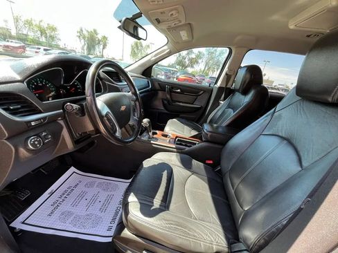 Used 2014 Chevrolet Traverse LT FWD image 9