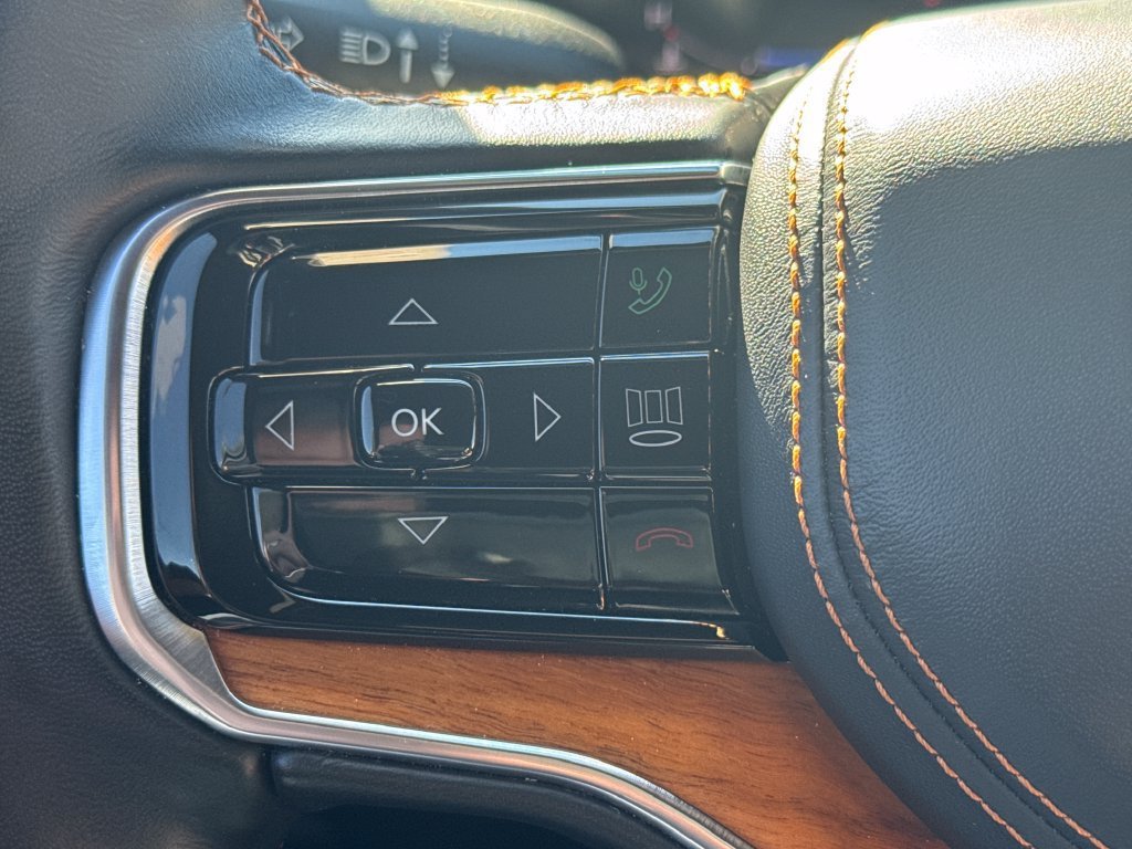 Used 2022 Jeep Grand Wagoneer Series III AWD/4WD image 24
