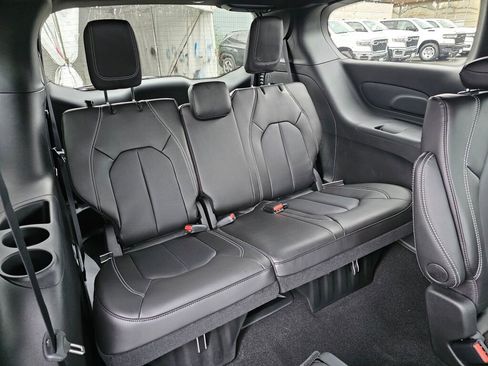 New 2026 Chrysler Pacifica Select image 13