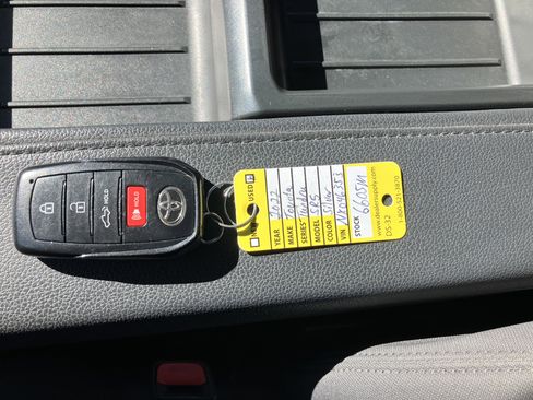 Used 2022 Toyota Tundra SR5 w/ TRD Off-Road Package image 18