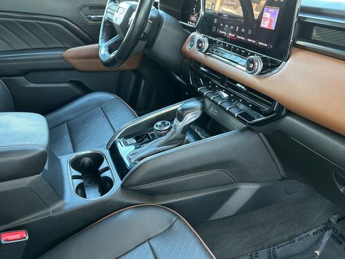Certified 2023 GMC Canyon AT4 w/ AT4 Premium Package AWD/4WD image 16