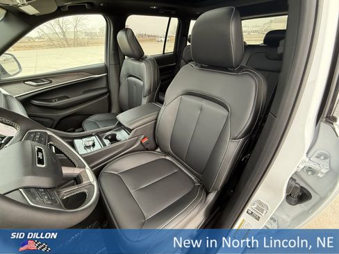 New 2025 Jeep Grand Cherokee Limited image 14