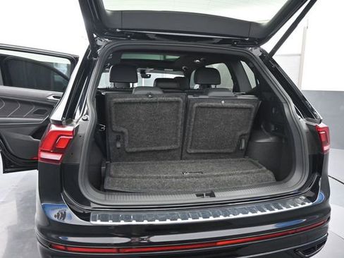 Used 2023 Volkswagen Tiguan SE R-Line FWD image 8