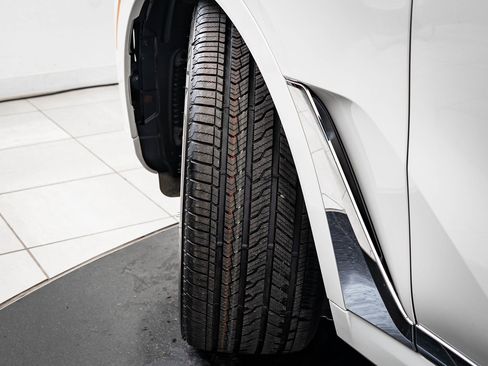 Used 2021 BMW X7 xDrive40i w/ Premium Package image 41