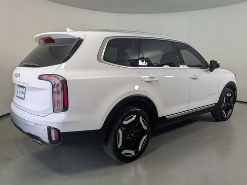 Used 2024 Kia Telluride EX w/ EX Captain's Chair Package FWD image 6