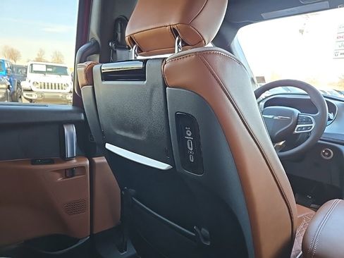 Used 2024 Chrysler Pacifica Pinnacle image 98