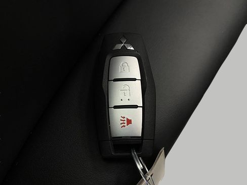 New 2026 Mitsubishi Outlander LE AWD/4WD image 31