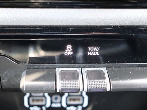 Used 2024 RAM 1500 Laramie AWD/4WD image 39