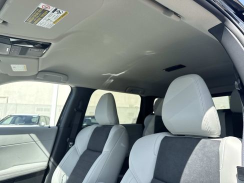 New 2026 Mitsubishi Outlander SE image 17