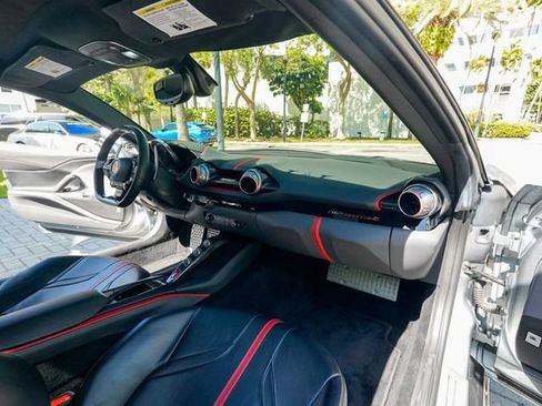 Used 2018 Ferrari 812 Superfast RWD image 70