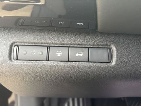 New 2026 Nissan Pathfinder SV w/ SV Premium Package FWD image 16