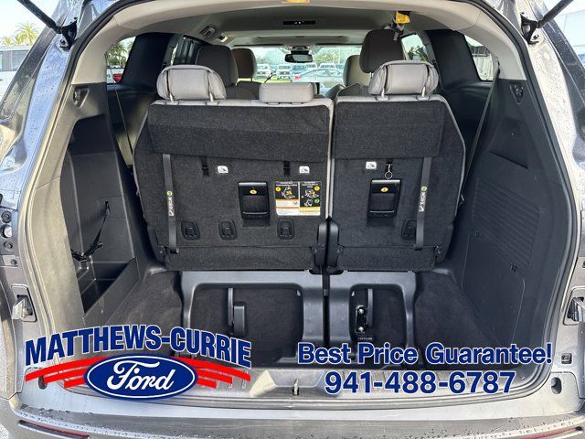 Used 2025 Toyota Sienna LE w/ LE Plus Package FWD image 13