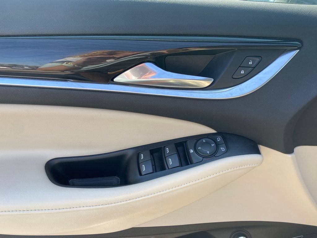 Used 2018 Buick Enclave Essence FWD image 17