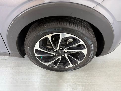 Used 2022 Chevrolet Bolt EUV Premier w/ Super Cruise Package image 11