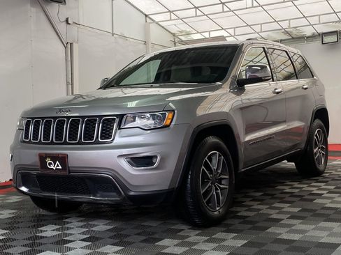 Used 2020 Jeep Grand Cherokee Limited AWD/4WD image 3