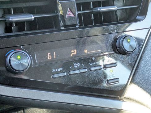 Used 2021 Toyota Camry SE w/ Convenience Package image 21