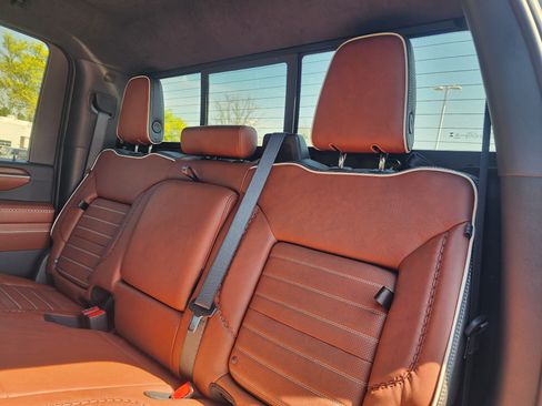 Used 2025 GMC Sierra 3500 Denali Ultimate image 13