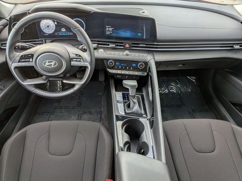 Certified 2024 Hyundai Elantra SEL w/ Convenience Package image 28