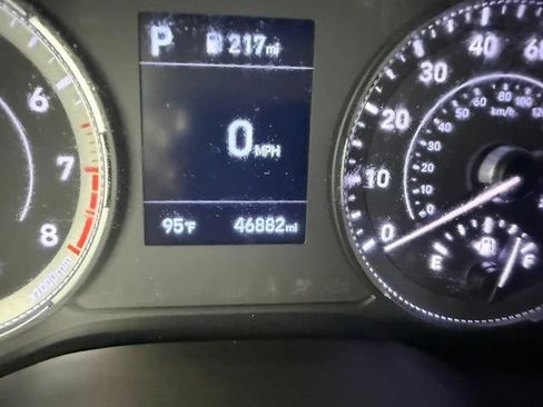 Used 2022 Hyundai Venue SEL w/ Cargo Package FWD image 15