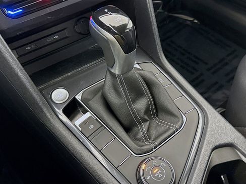 Used 2023 Volkswagen Tiguan SE image 18