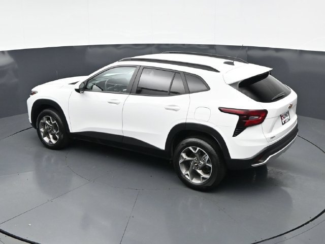 Used 2025 Chevrolet Trax LT FWD image 36